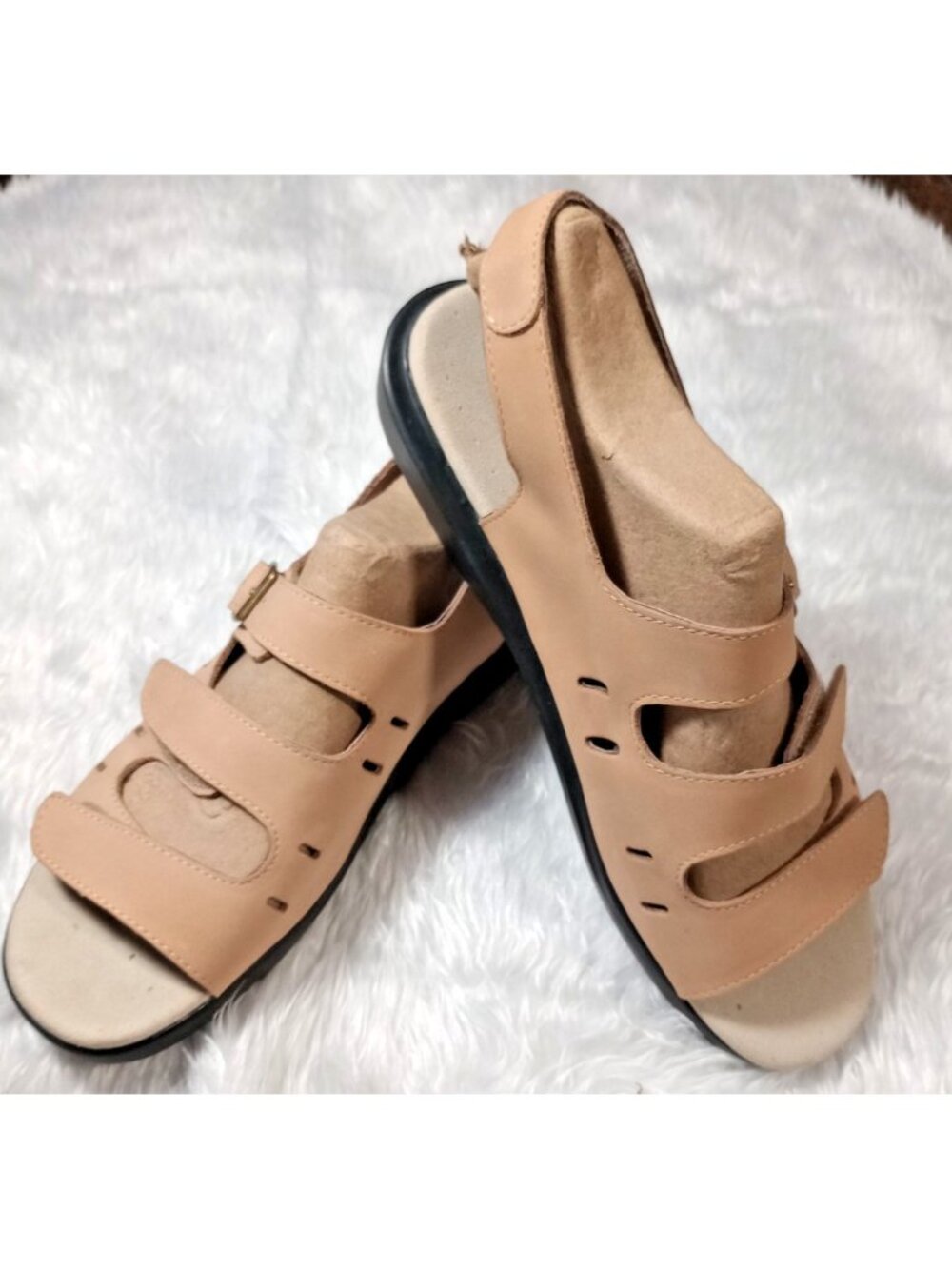 New Woman's Beige Sandals Propet Leather Size 11